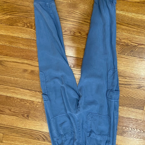 Women’s american eagle cargo pants - Picture 2 of 2